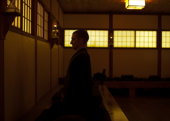 Sitter-in-Zendo-by-Hamish-John-Appleby